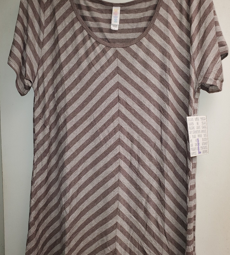 Large Lularoe Classic Tee